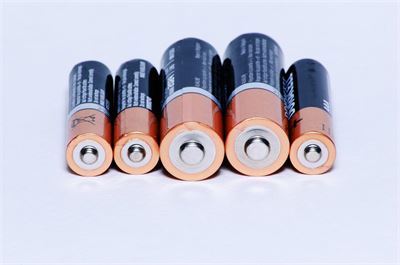 Erstat engangsbatterier med opladelige batterier