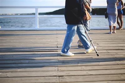 Få krykker og rollatorer hos seniorsalg dk