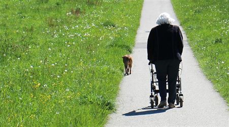 Fördelarna med rollatorer för äldre människor