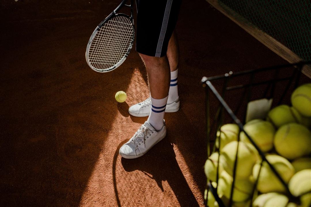 Tennis – en idrott för både unga och gamla!