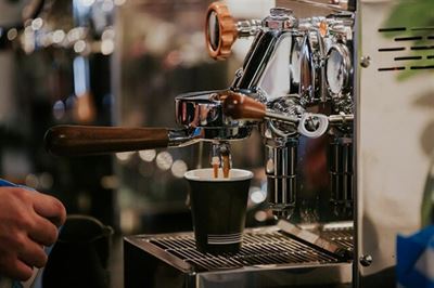 Professionelle Kaffemaskiner: Hvad skal man kigge efter og hvor kan man købe dem?