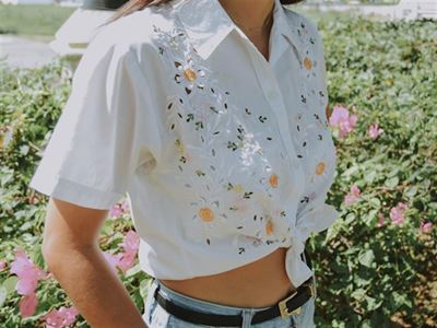 Cropped skjorte: Elegant minimalisme og moderigtig afsløring