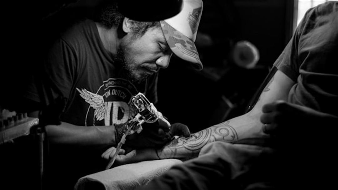 Udforsk tatoveringsverdenen med Incredible Ink: en rejse gennem kunst og selvudtryk