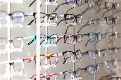 Guide til nye brilleglas i gammelt stel og briller med glidende overgang