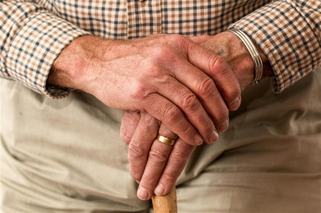 Valg af den rette krykke og stok til ældre: En guide til bedre mobilitet