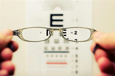 Forstå brilleglas: Nøglen til bedre syn og øget komfort