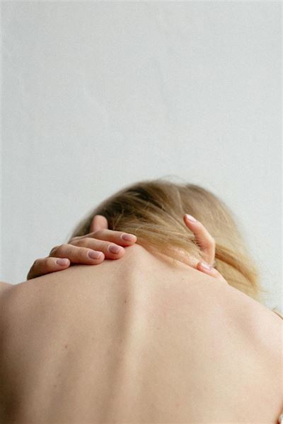 Nakkesmerter - Årsager, symptomer og behandlingsmuligheder