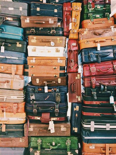 Rejseklar: Sådan vælger du den perfekte taske til at sætte på kuffert