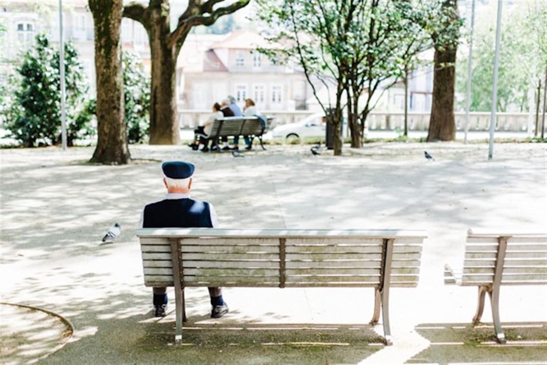 Hvad er en havebænk med opbevaring?