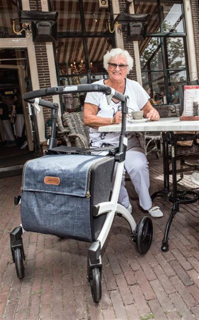 En rollator fra SeniorSalg.dk forbedrer mobilitet og dagligdag gevaldigt for mange brugere