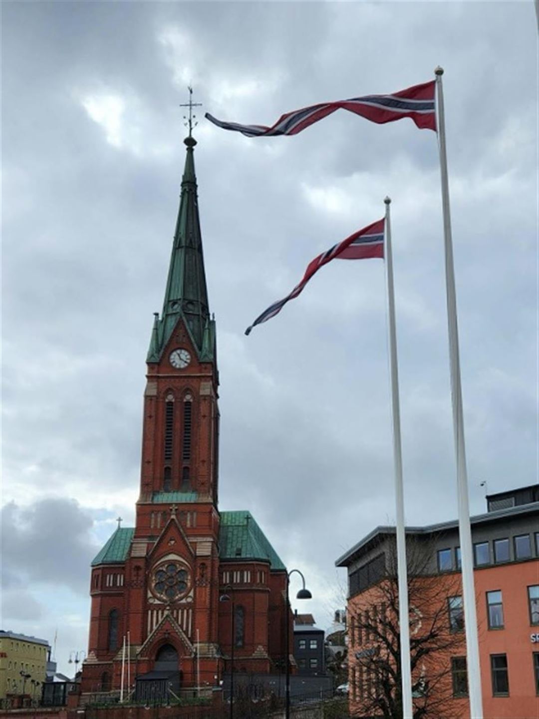 Utforsk tradisjon og kvalitet med norsk flagg vimpel hos Lankilde & Søn