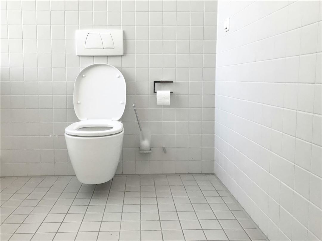 Ifø væghængt toilet - en guide til moderne badeværelser
