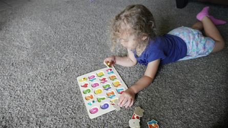 Puslespil til børn på 2 år - en verden af leg og læring